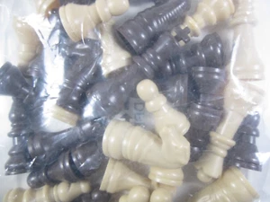 Chess Complete Full Set Of 32 Board Game Replacement Pieces 2" plastic pawns New - Picture 1 of 1