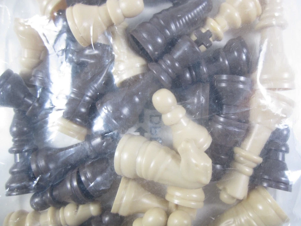 Chess Complete Full Set Of 32 Board Game Replacement Pieces 2" plastic pawns New - Image 1 of 1