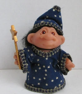 De colección 2001 Totally Troll Wizard Hocus P. Pocus 5" con pared (pelo negro) - Imagen 1 de 2
