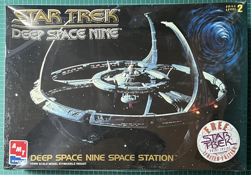 Star Trek Deep Space Nine Space Station  1/3300 Scale Model Kit AMT #8778 - Image 1 of 1