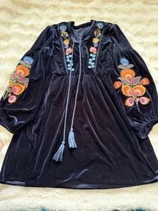 Zara Embroidered Velvet Vest - Picture 1 of 3