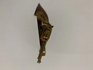 VINTAGE GOLD TONED PISTOL REVOLVER COLT 45 BOLD TIE TACK LAPEL PIN ! - Picture 1 of 2
