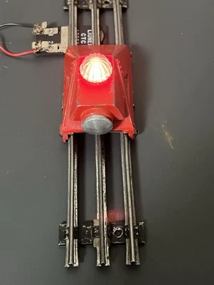 Lionel Illuminated Bumper no. 26 - Vintage 1949-1950 - Tested; Fully Functional - Image 1 of 4