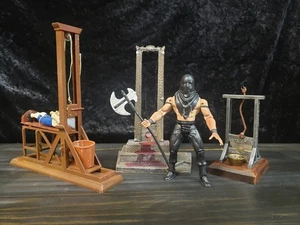 Set of 3 Guillotines with Executioner Figure Polar Lights Toy Biz Mcfarlane Toys - Picture 1 of 24
