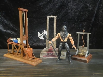 Set of 3 Guillotines with Executioner Figure Polar Lights Toy Biz Mcfarlane Toys - Image 1 of 4