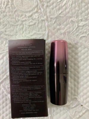 Lápiz labial brillante rojo Shiseido The Makeup SL5  Foto 1 de 2