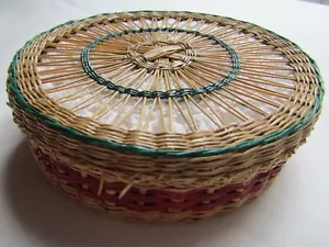 Vintage Wicker Box w Lid Set 11 Crochet Coasters 5 inch - Picture 1 of 11