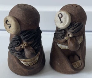 VINTAGE 70er Salz & Pfefferstreuer Ugly Face Schnurrbart Steinzeug Set Hines Rustikal - Bild 1 von 6
