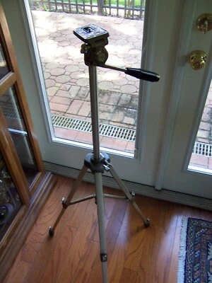 SUNSET GD-3000 TRIPO - 3 SECTIONS WITH CENTER BRACE-EXTENDS TO 56" - Image 1 of 4