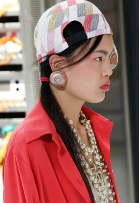 Chanel Mono Clip Ohrring XXL Löwenkopf Neu - Bild 1 von 4