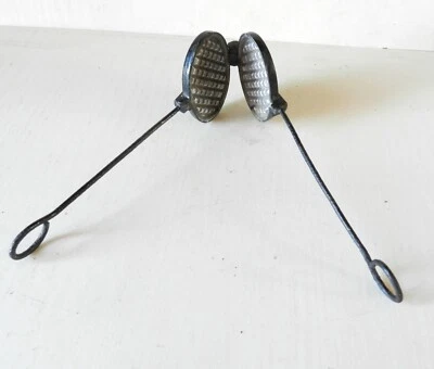 CHARMANT PETIT MOULE à GAUFRETTE ANCIEN XIXème * GAUFRIER - Photo 1/4