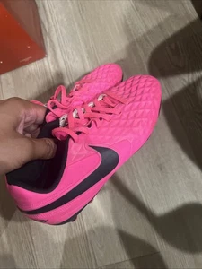Nike Tiempo Jr Legend 8 Club FG/MG. Fútbol Juvenil Talla 6 AT5881-600 Rosa Negro. - Imagen 1 de 7