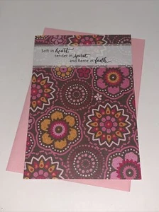 Tarjeta del Día de la Madre Hallmark Caoba: Corazón Suave Tierno Espíritu Fieroz Fe Divina - Imagen 1 de 5