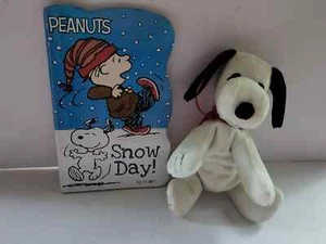 CUTE Snoopy Plush Beanie with Peanuts Board Book - Snow Day Charles Schultz B2 - Picture 1 of 2