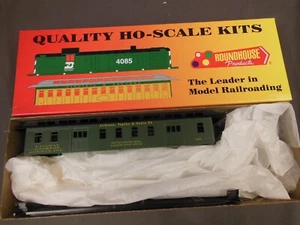 HO SCALE ROUNDHOUSE SANTA FE 50' OVERLAND MAIL CAR KIT - Picture 1 of 2
