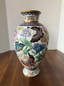 Vaso cinese motivo fiori e farfalle cloisonne 12,25 pollici vedi foto LEGGI - Foto 1 di 10