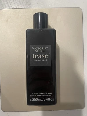 Victoria’s Secret Fine Fragrance Mist Tease Candy Noir 8,4 fl oz  Foto 1 de 3