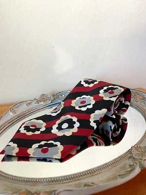 Oscar De La Renta Men's 100% Silk Tie ~Black & Red - Image 1 of 4