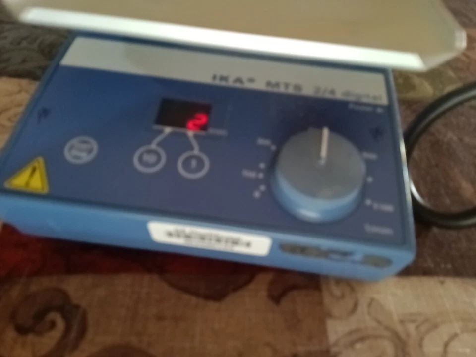 Agitador orbital microplaca IKA modelo MTS 2/4 D S1 Foto 1 de 4