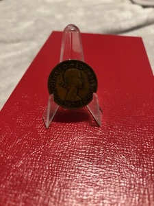 1962 Queen Elizabeth One Penny Coin - Picture 1 of 4
