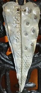 Ornamento vintage artigianale a forma di cuore in ceramica 7"x2,4" firmato - Foto 1 di 3