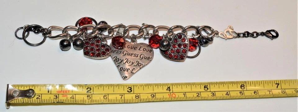 Vintage Firmato Guess Color Argento Rosso Strass Ciondolo Cuori 19.1cm Bracciale - Immagine 1 di 2