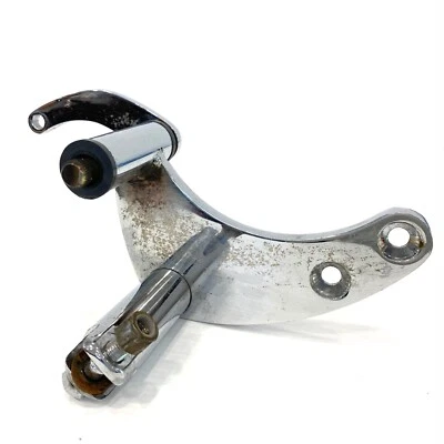 Хромированный кронштейн для крепления ножной опоры переключателя переднего управления Kuryakyn 91-17 Harley Dyna - Изображение 1 из 4