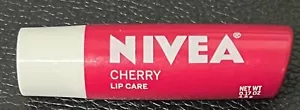 Nivea Lippenpflege A Kiss of Cherry fruchtige Lippenpflege 0,17 Unzen - Bild 1 von 1