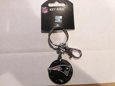 NFL - NEW ENGLAND PATRIOTS OFFICIAL TEAM KEY CHAIN KEY RING New Cover