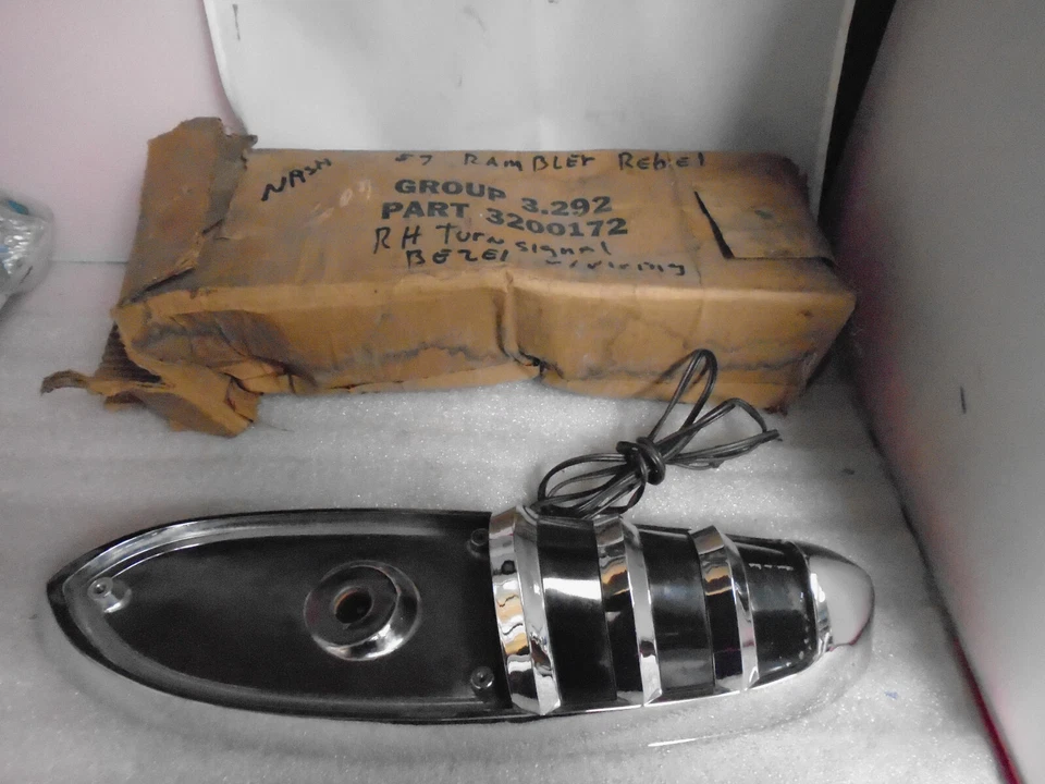 Luz trasera derecha Rambler Rebel 1957 NOS bisel cromado OEM 57 nash Foto 1 de 4