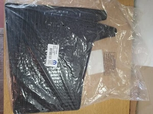 Jeep Grand Cherokee WK2005-2010 Rear grey Floor Mats Mopar Rubber Deep Groove - Picture 1 of 2