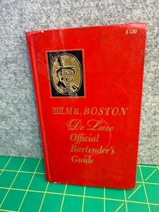 Vintage Old Mr. Boston De Luxe Official Bartender’s Guide Hardcover 1961 - Picture 1 of 2
