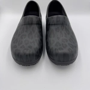 Crocs Neria Pro II Black Leopard Slip On Nurse Shoes Clogs Size 10 EUC - Picture 1 of 12