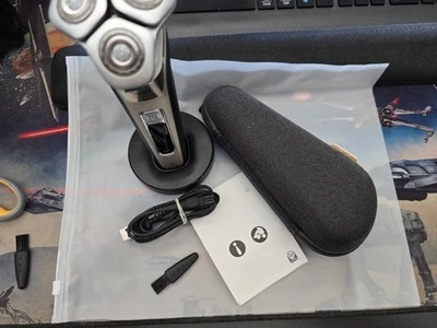 Philips Norelco Shaver i9000 Prestige - Wet & Dry Electric Shaver XP9203/81 - Image 1 of 4