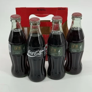 Lote de 4 botellas de vidrio con relé de antorcha olímpica clásica de Coca-Cola 1996 con portador - Imagen 1 de 3