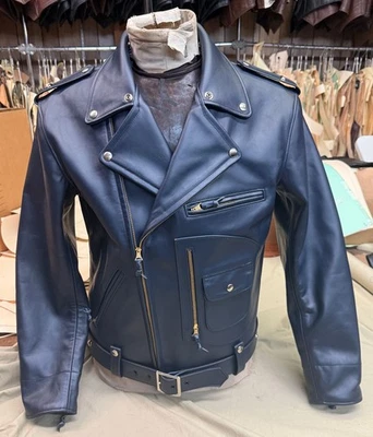 CHAQUETA DE MOTOCICLETA DE CUERO DE CABALLO AZUL MARINO BUCO J24 DE LOS MUNDOS PERDIDOS 44R FUE 4215.00 Foto 1 de 4