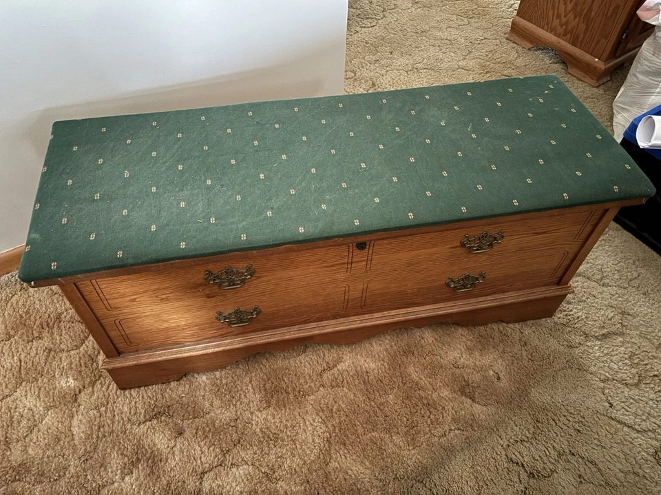 Cofre de madera de cedro Lane Foto 1 de 1