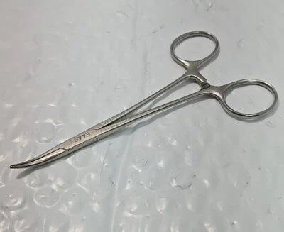 Pinzas para mosquitos hemostáticas curvas Storz Surgical Halstead E6773 4,7" 120 mm-HB24 Foto 1 de 4
