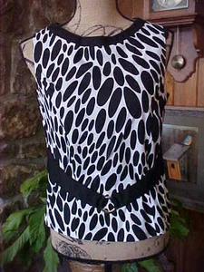 Karin Stevens Damen Bluse schwarz-weiß bedruckt Größe 6 ärmellos Gürtel vorne - Bild 1 von 6