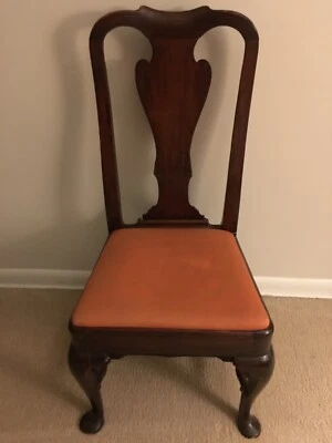 Silla de comedor antigua de mediados del siglo XVIII Queen Anne de madera de tejo Foto 1 de 4