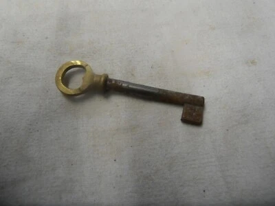 CLE ANCIENNE POUR MEUBLE COMMODE STYLE ROCAILLE LOUIS 15 - Photo 1/2