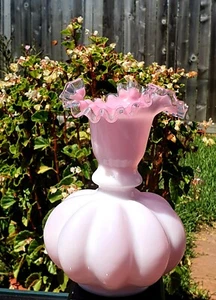 Vintage Fenton Art Glass Peach Pink White Silver Crest Ruffled Melon large vase - Picture 1 of 12