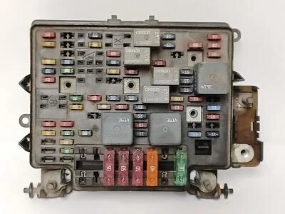 Used Fuse Box fits: 2001 Gmc Sierra 1500 pickup  Grade A - Image 1 of 4