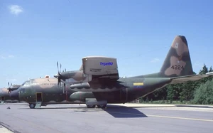 35mm Aircraft Slide C-130 Hercules 4224 Venezuelan Air Force Greenham Common 79 - Foto 1 di 1
