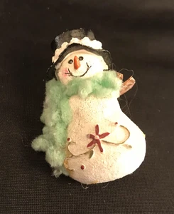 Sparkling Snow Woman Wearing Holiday Hat & Fuffly Green Boa Pin or Broach - Picture 1 of 3