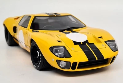 Solido 1/18 Ford GT40 MK1 1968 Yellow / Black Diecast scale model car - Image 1 of 4