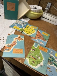 VTG 1958 Around the World Program 6 Countries Paperbacks in Box w/ Stickers SEE - Imagen 1 de 15