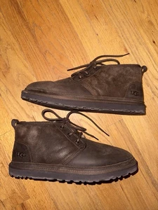 UGG Herren Neumel Abgenutzt Wildleder Gebrannt Zeder Braun Stiefel 1163110 Größe 12 - Bild 1 von 12