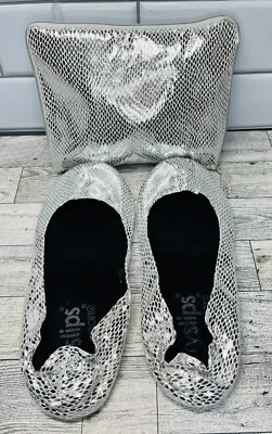 Zapatos planos de ballet plegables plateados City Slips talla 7-8 medianos  Foto 1 de 4