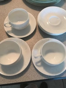 PLATOS PARA OCASIONES ESPECIALES MIKASA FINA CHINA LAA03 3 tazas y 7 platillos. - Imagen 1 de 2